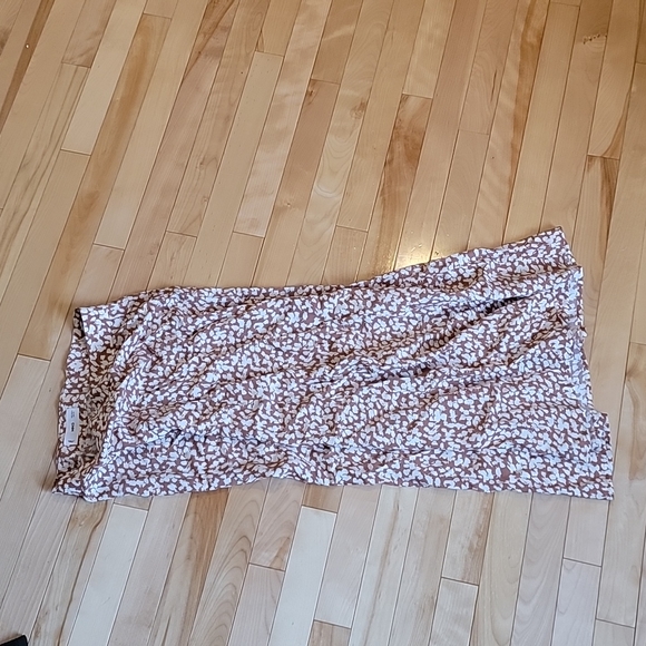 Gorgeous Mango high waisted skirt - Picture 3 of 4